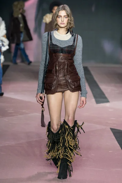 Look 28